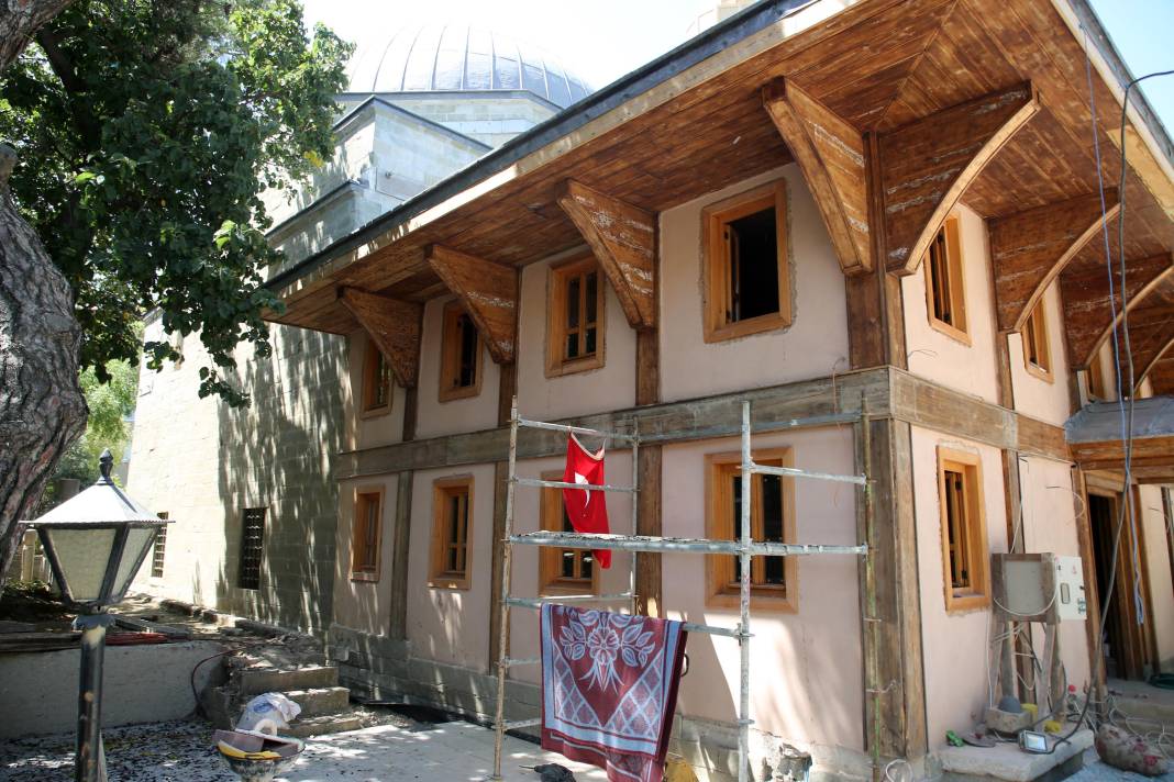 5 asırlık Hersekzade Ahmet Paşa Camisi için aranan ‘Keşan taşı’ 3 yıl sonra bulundu. Adı ‘Evliya Çelebi'nin Seyahatnamesi'nde geçiyor 21
